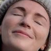 Aisling Bea Nue