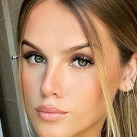 Alex Ann Lavigne-Pelletier Nue