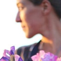 April Flowers Nue
