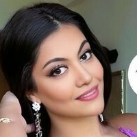 Avaia Shahani Nue