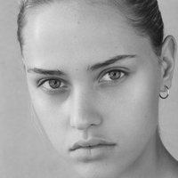 Claire Guena Nue