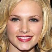 Claudia Lee Nue