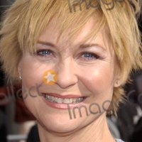 Dee Wallace-Stone Nue