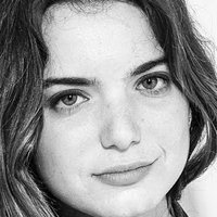 Dylan Gelula Nue