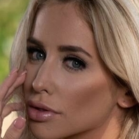 Ellie Paige Nue