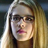Emily Bett Rickards Nue