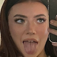 Emma Riott Nue