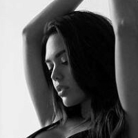 Esmania Nue