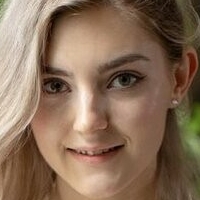 Eva Elvie Nue
