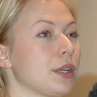 Frida Hallgren Nue