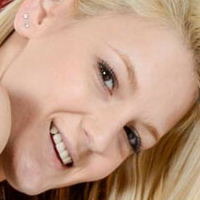 Harper Blondie Nue