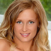 hollyrandall Nue