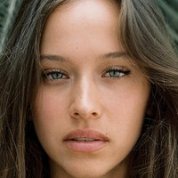Isabella Mathers Nue
