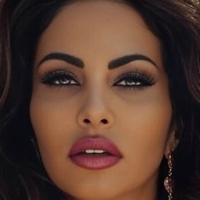 Janina Youssefian Nue