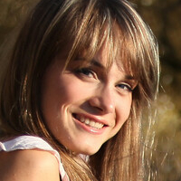 Julia I Nue