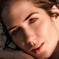 Larissa Darhuber Nue
