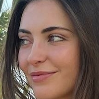 Laura Winges Nue
