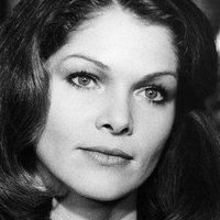 Lois Chiles Nue