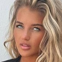 Mia Woodhall Nue