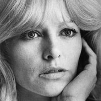 Nathalie Delon Nue