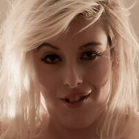 Raphaella Nue