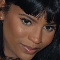 Renell Medrano Nue