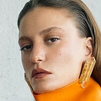 Serenay Sarıkaya Nue
