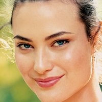Shalom Harlow Nue
