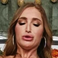 Skylarraee Nue