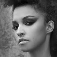 Thalìa Bellazecca Nue