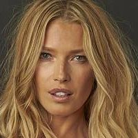 Veronika Varekova Nue