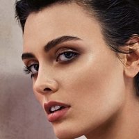 Wallis Day Nue